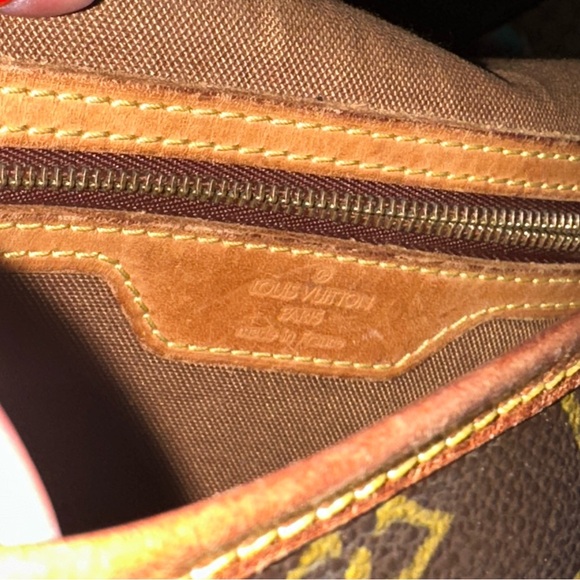 Louis Vuitton Clutch/Crossbody - Picture 12 of 13